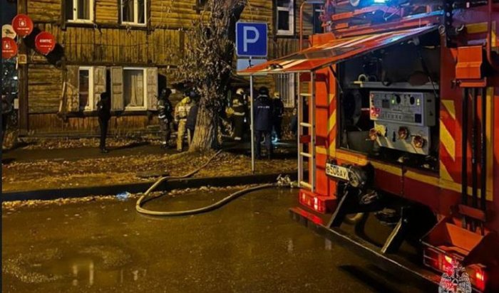 В Иркутске дом загорелся из-за поминальной свечи