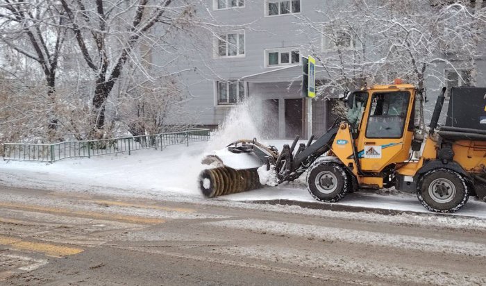 В Иркутске усилена уборка улиц после снегопада