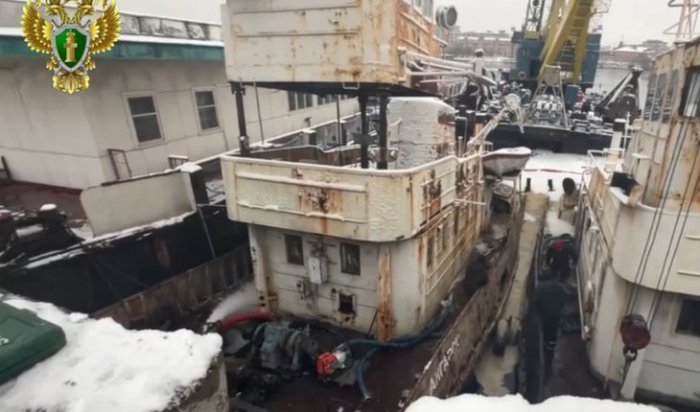 В акватории Ангары произошло подтопление двух теплоходов