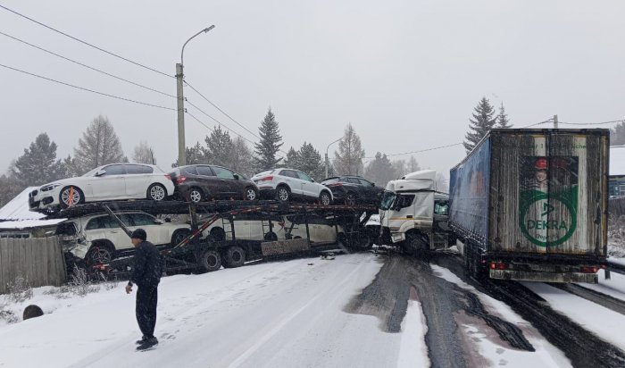 Автовоз и большегруз столкнулись в Шелеховском районе