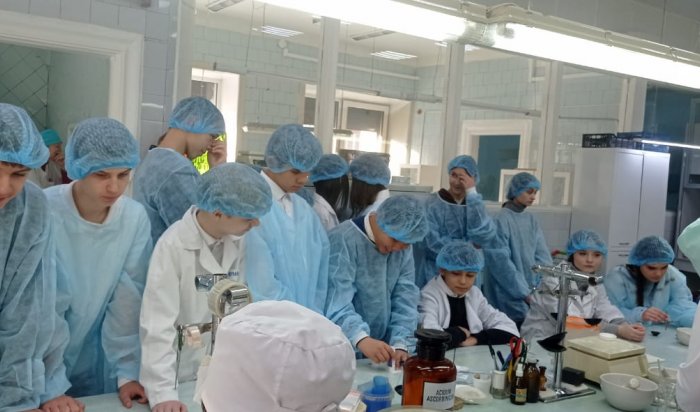 Школьникам Иркутска провели мастер-классы по созданию лекарств