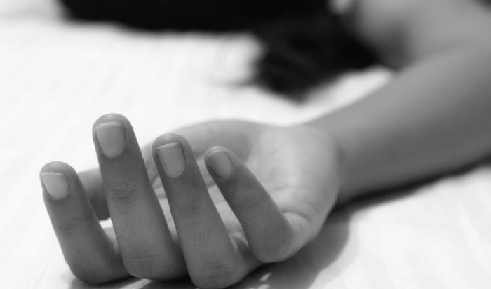 Школьница сделала 100 приседаний по приказу учителя и умерла