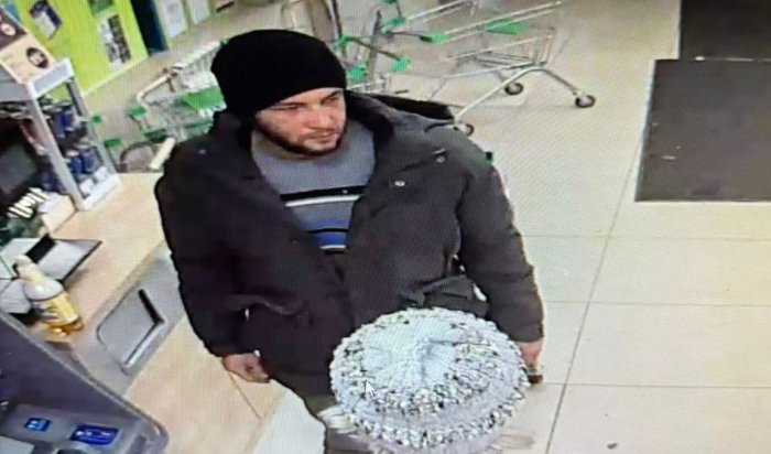 В Иркутске полиция разыскивает мужчину, укравшего чужую банковскую карту