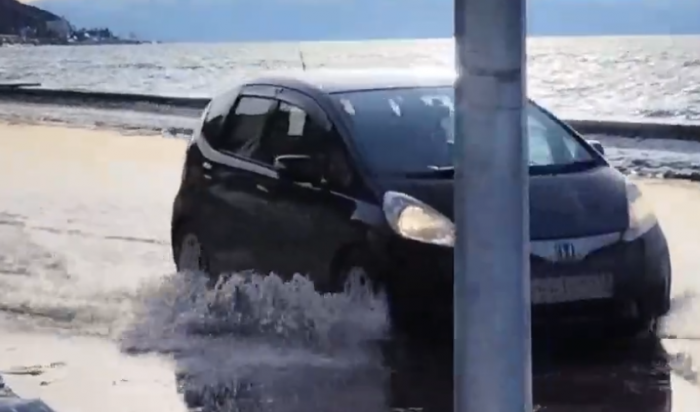 В Листвянке  активно устраняют последствия сильного шторма (Видео)