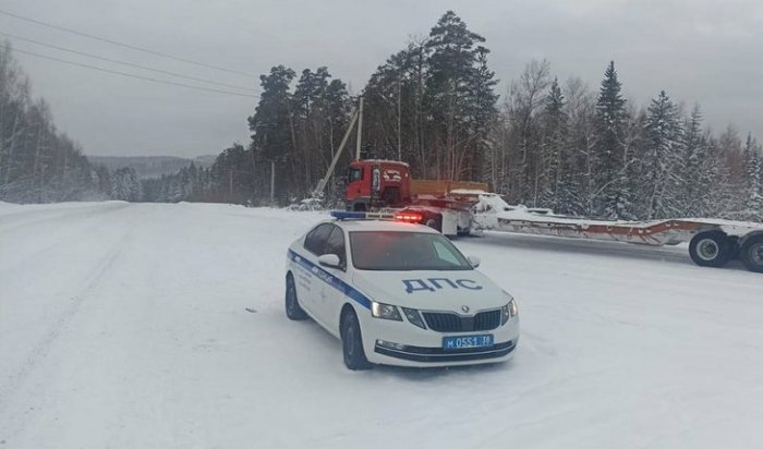 На трассе Братск — Усть-Илимск из-за снега ограничили движение грузовиков