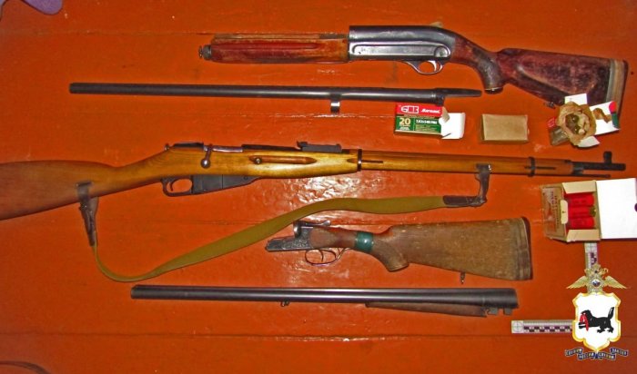 В Иркутске мужчина угрожал соседу ружьем