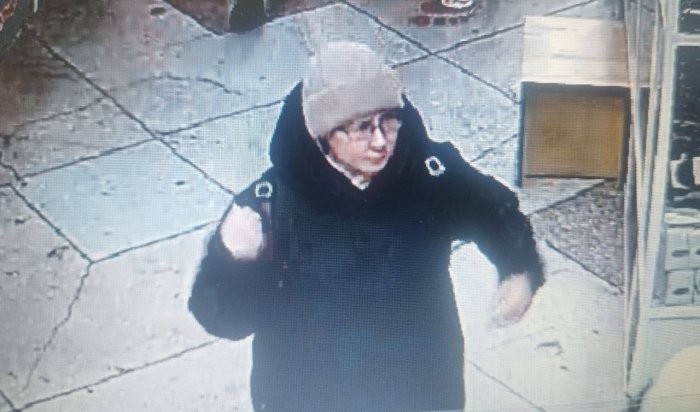 В Братске разыскивают женщину, укравшую деньги с чужой карты