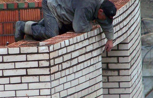 В Иркутске погиб рабочий, упав с 9 этажа строящегося дома