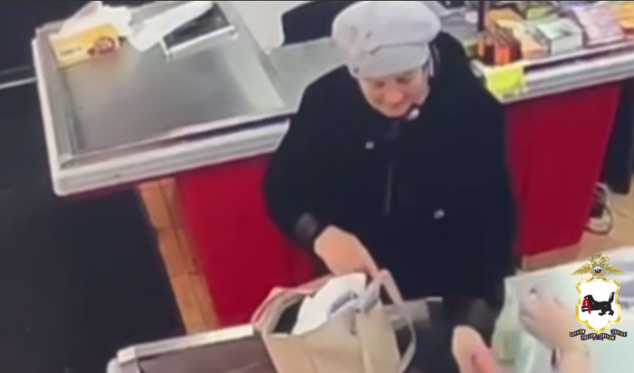 В Иркутске разыскивается женщина, расплатившаяся чужой картой