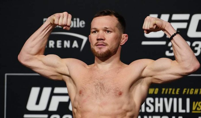 Россиянин Петр Ян победил Двалишвили и завоевал титул UFC в легчайшем весе