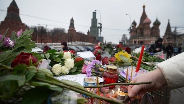 Яшин: разгромлен импровизированный мемориал на месте убийства Немцова