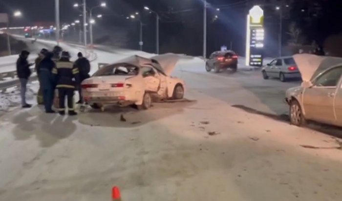 В Братске при столкновении двух автомобилей погибли водитель и пассажир Toyota Camry (Видео)