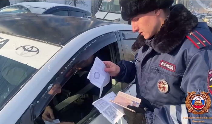 В Иркутске сотрудники Госавтоинспекции проверили работу таксистов