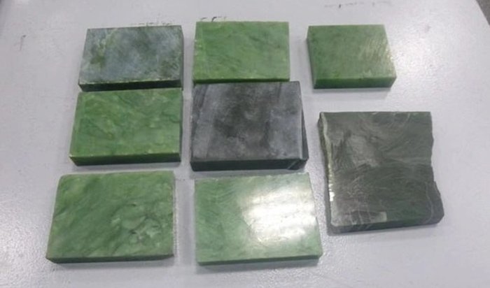 Иностранец попытался вывезти из Иркутска 3,5 кг нефрита