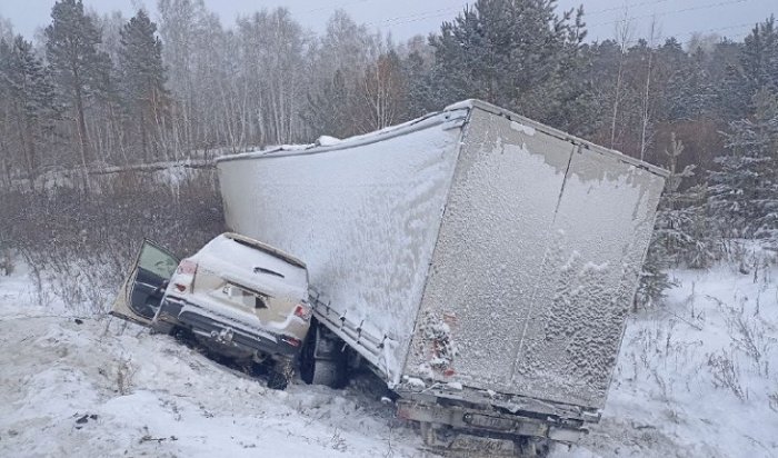 Смертельное ДТП в Усольском районе: фура и кроссовер столкнулись, погибли четыре человека (Видео)