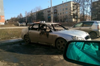 В Иркутске ночью сгорел автомобиль Subaru Legacy
