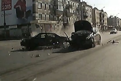 В Иркутске на пересечении улиц Байкальской и Донской произошло крупное ДТП