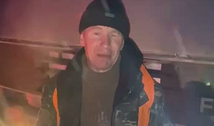 В Шелеховском районе экипаж ДПС помог водителю большегруза