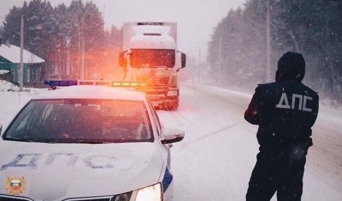 В Приангарье ограничили движение большегрузов на Култукском тракте