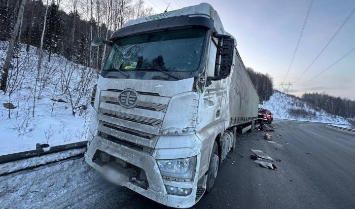 В Слюдянском районе 12 человек пострадали в ДТП с маршруткой и большегрузами (Видео)