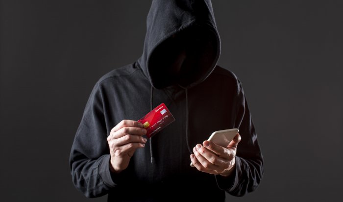 В Усть-Илимске слесарь перевел аферистам почти 2,5 млн рублей