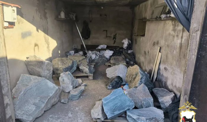 В Иркутском районе мужчину задержали за незаконный оборот нефрита