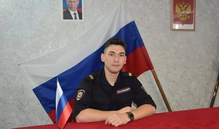 В Приангарье полицейский помог односельчанину потушить пожар