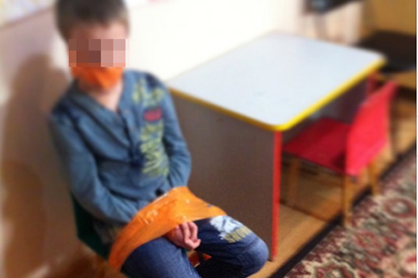 СК начал проверку коррекционной школы в Саратове из-за публикации фото с привязанным к стулу ребенком