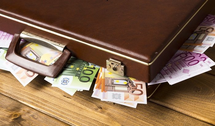 В центре Москвы четверо напали на мужчину и отобрали 15 млн рублей