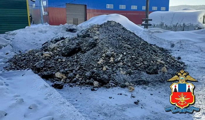 В Якутии водитель украл с железной дороги 33 тонны угля и продал знакомому