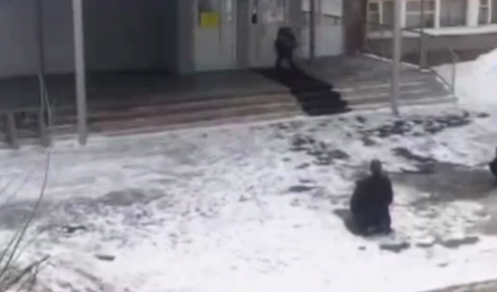 В Братске задержан мужчина, который напугал школьников (Видео)