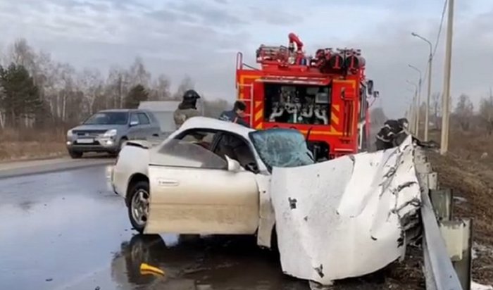 В Усолье-Сибирском четыре человека пострадали при столкновении легковой машины с рейсовым автобусом (Видео)