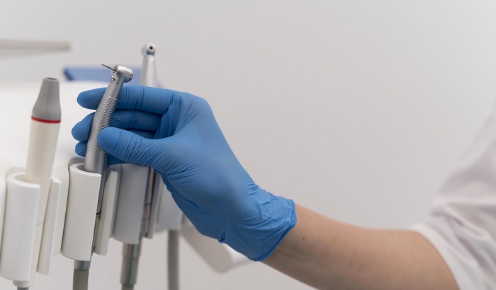 После визита к стоматологу у девятилетней девочки в желудке нашли иглу