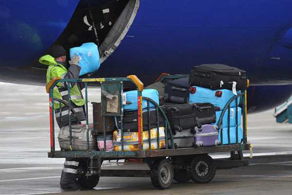 В аэропорту «Домодедово» грузчики подменили 3 миллиона долларов на строительный мусор