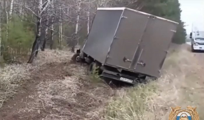В Братском районе водитель УАЗ погиб в ДТП с грузовиком (Видео)