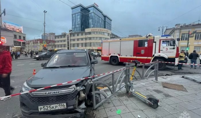 Четыре пешехода, сбитые автобусом в Екатеринбурге, скончались на месте ДТП