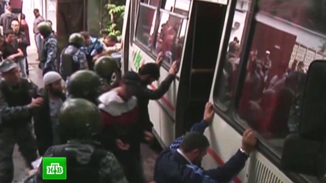 Около 50 человек устроили массовую драку в центре Москвы