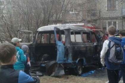 В Иркутске на бульваре Постышева сгорел автомобиль