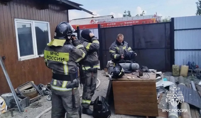 При пожаре в Черемхове пострадали мужчина и четырёхлетний ребёнок