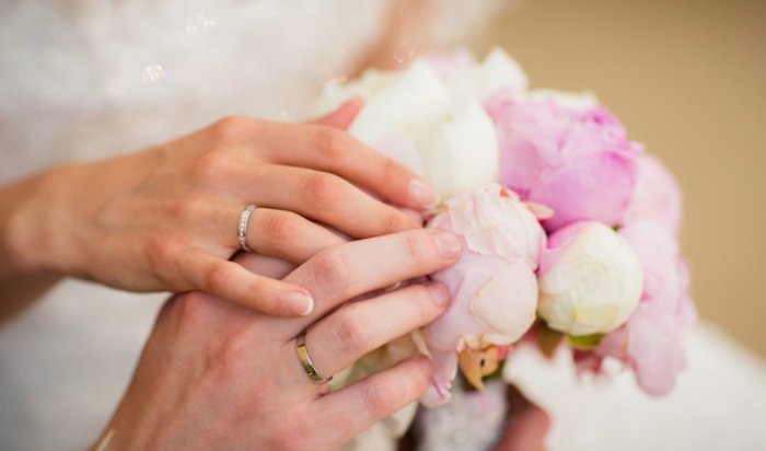 В России предложили приравнять сожительство к официальному браку