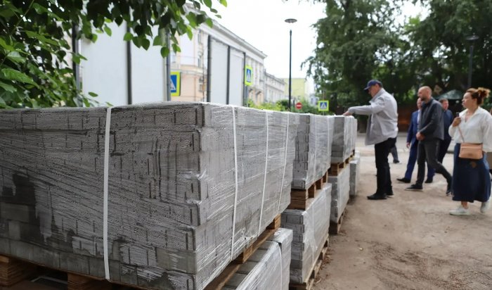 В Иркутске продолжается благоустройство сквера имени Ю. А. Ножикова