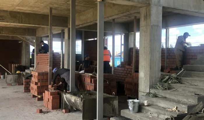 В Заларях продолжается возведение нового детского сада