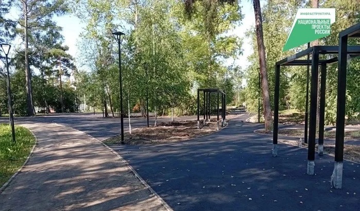 К середине осени в Каштаковской роще появится новые дорожки, скамейки и площадки