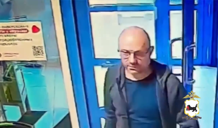 В Иркутске разыскивают мужчину, который расплатился чужой картой (Видео)
