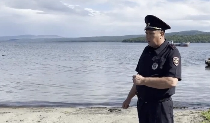 Майор полиции спас мужчину, потерявшего сознание в воде