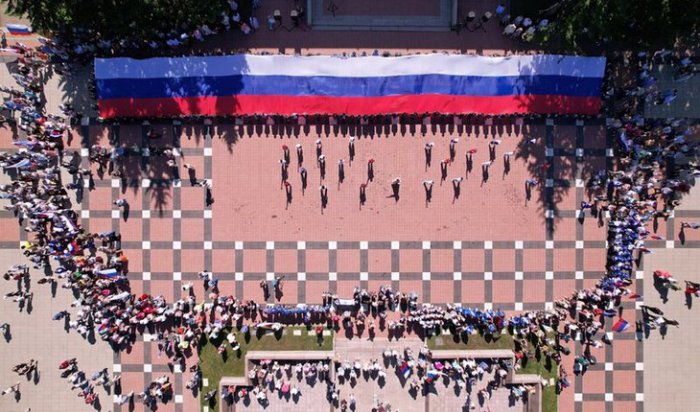 В Иркутске к Дню флага России установят 25-метровый триколор