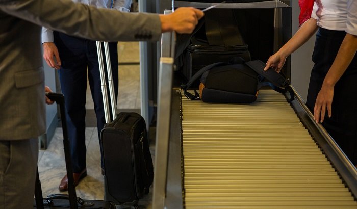 Шутка с бомбой в аэропорту Иркутска обернулась уголовным делом для опоздавшего пассажира