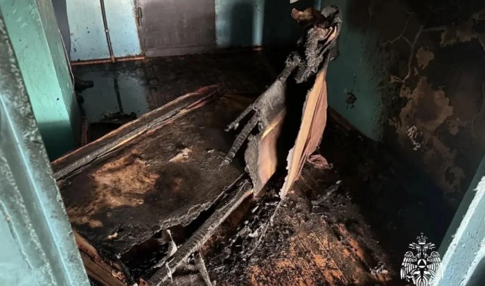 В Тулуне дети устроили пожар в подъезде. Пострадал мужчина
