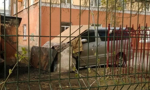 В Иркутске на улице Марата сгорел автомобиль Toyota Alphard