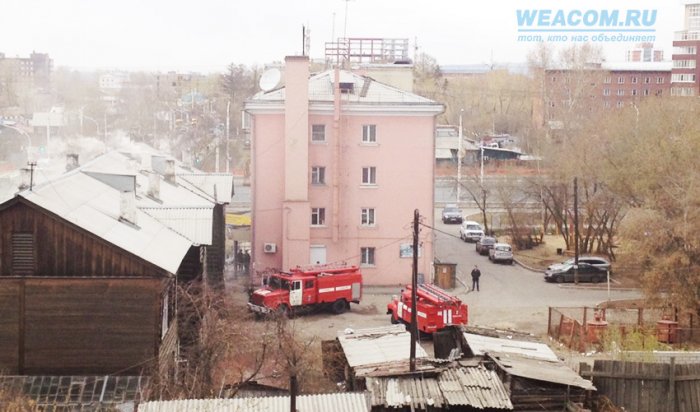 В Иркутске на улице Байкальской произошло возгорание в двухэтажном доме